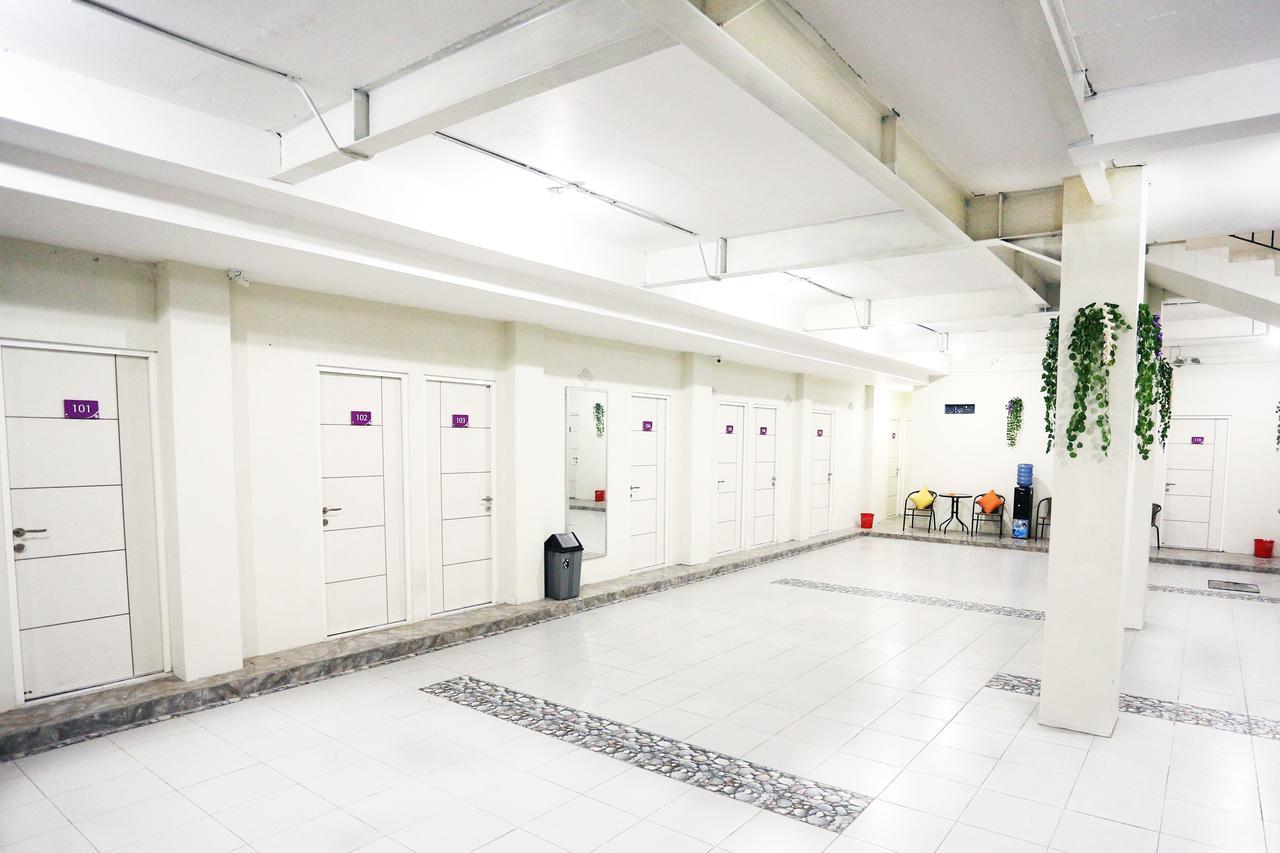 C.Stone Hotel Surabaya Bagian luar foto