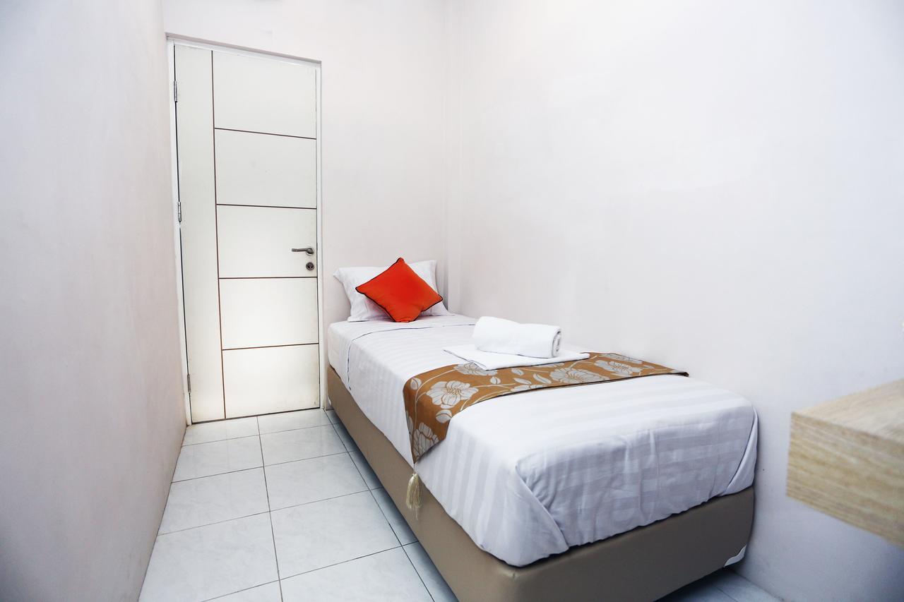 C.Stone Hotel Surabaya Bagian luar foto