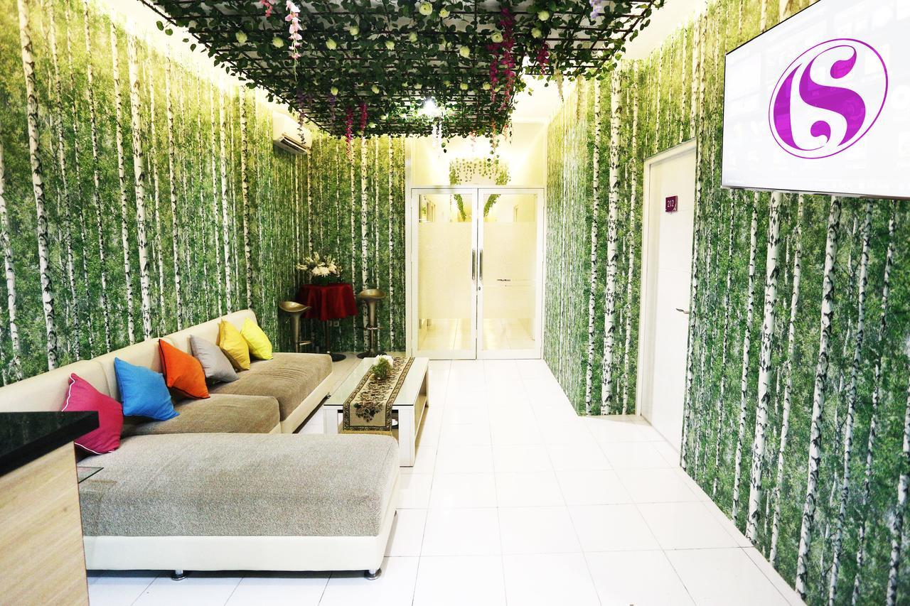 C.Stone Hotel Surabaya Bagian luar foto