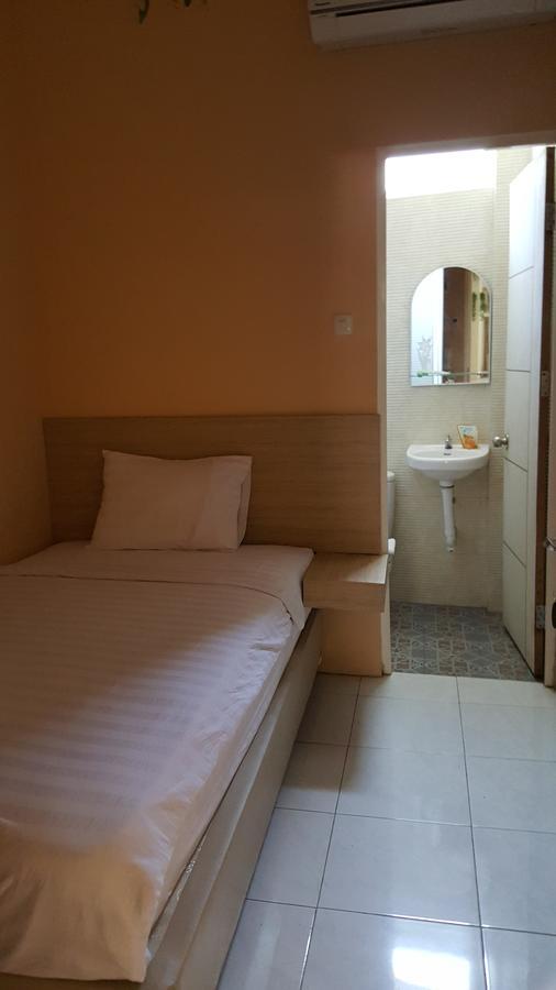 C.Stone Hotel Surabaya Bagian luar foto