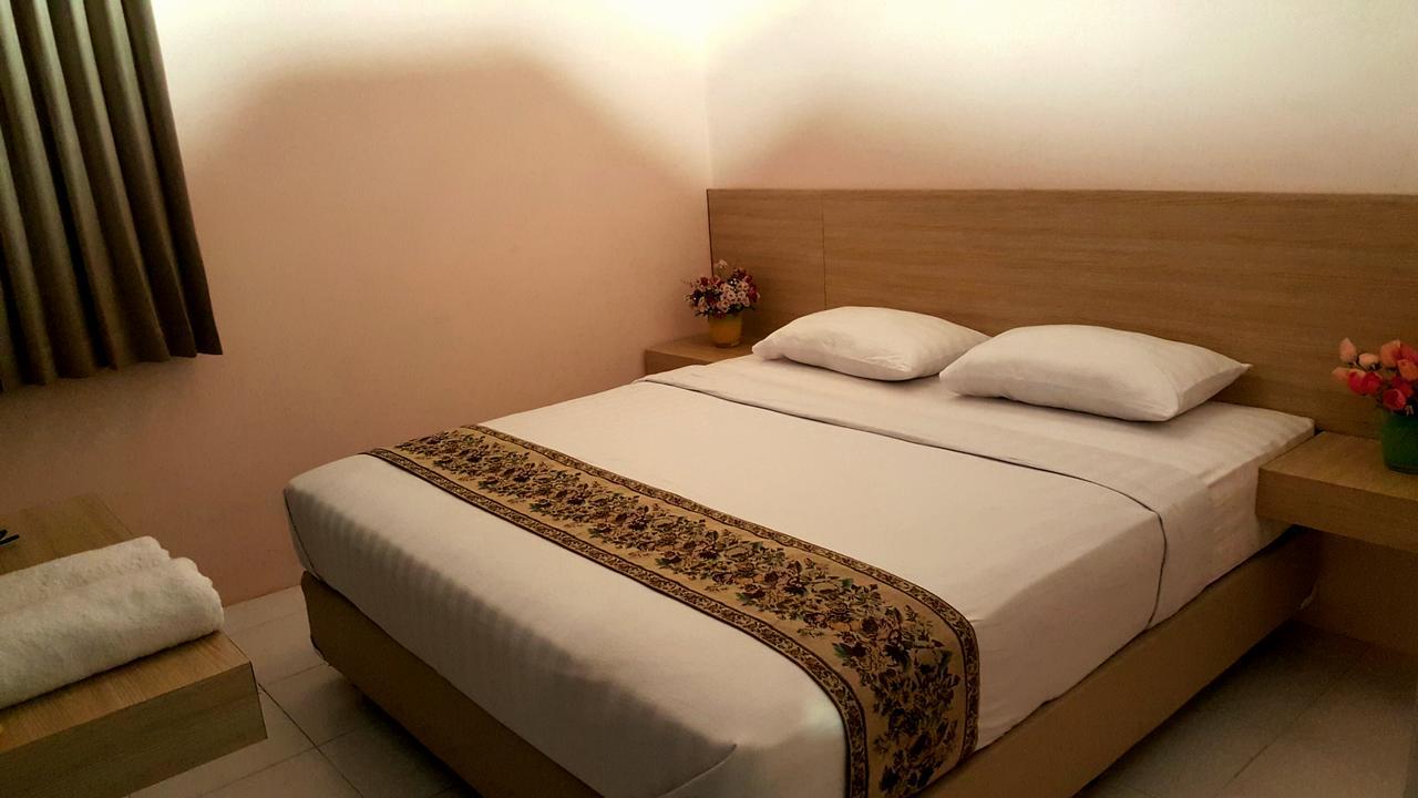 C.Stone Hotel Surabaya Bagian luar foto